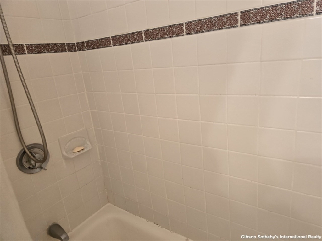 1 bed, 1 bath apartment for rent at 21 Beacon Unit 5Q, Beacon Hill — photo 11 of 13