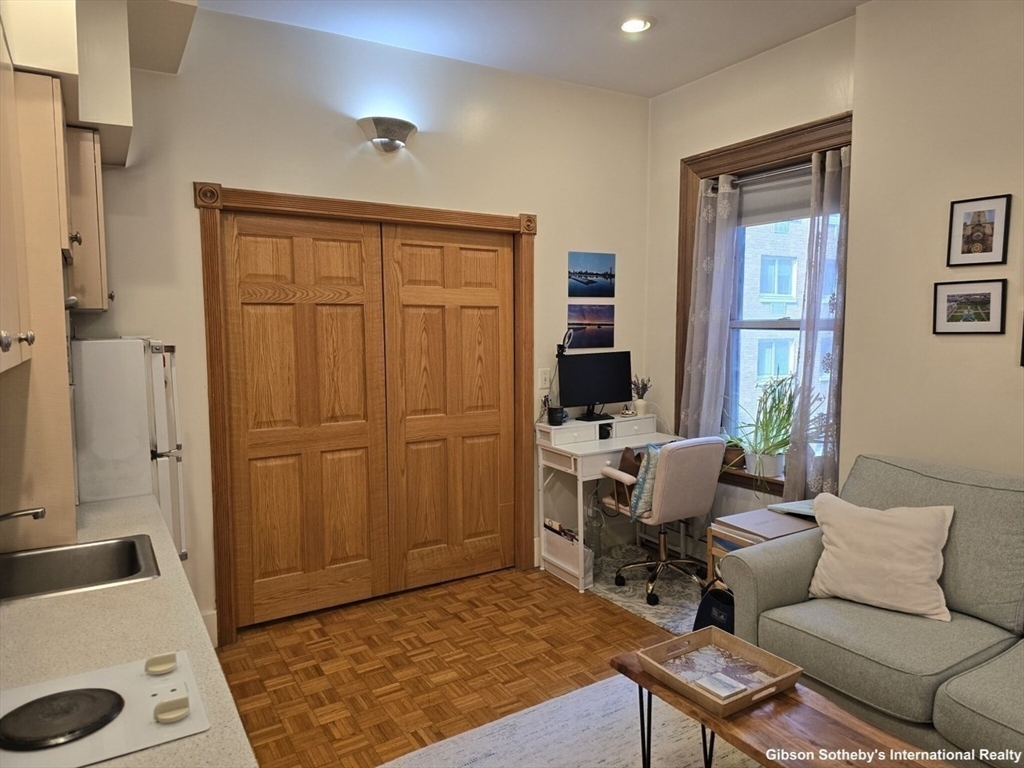 1 bed, 1 bath apartment for rent at 21 Beacon Unit 5Q, Beacon Hill — photo 3 of 13