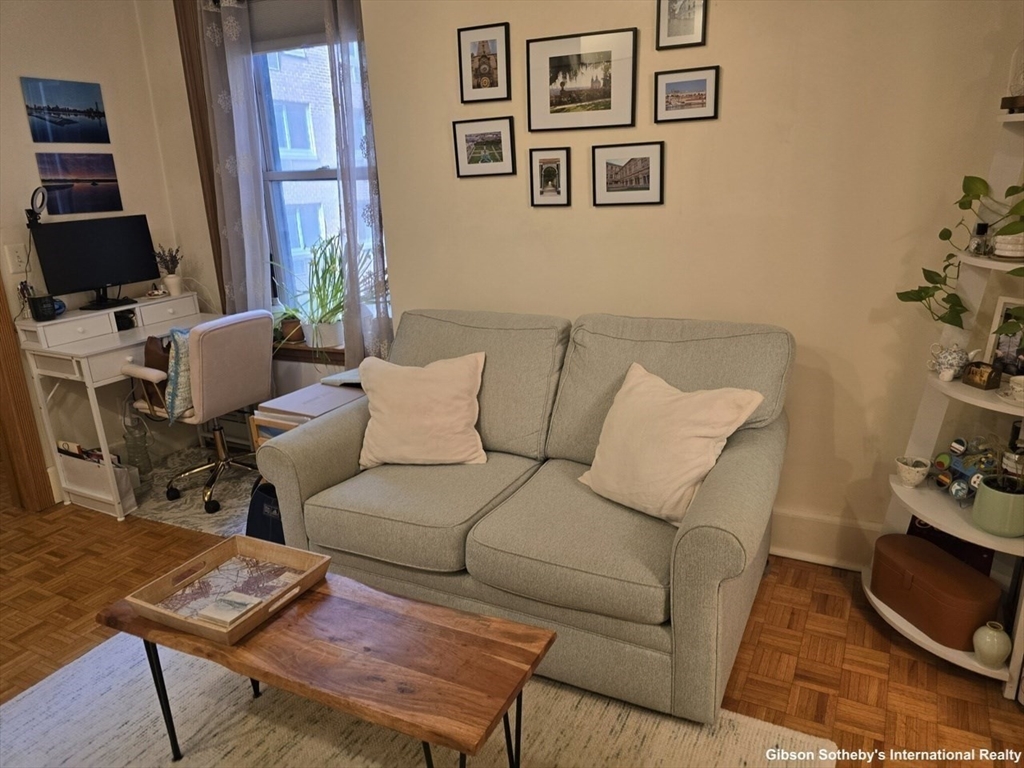 1 bed, 1 bath apartment for rent at 21 Beacon Unit 5Q, Beacon Hill — photo 2 of 13