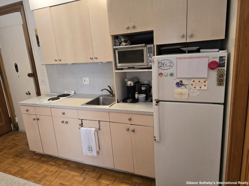 1 bed, 1 bath apartment for rent at 21 Beacon Unit 5Q, Beacon Hill — photo 5 of 13