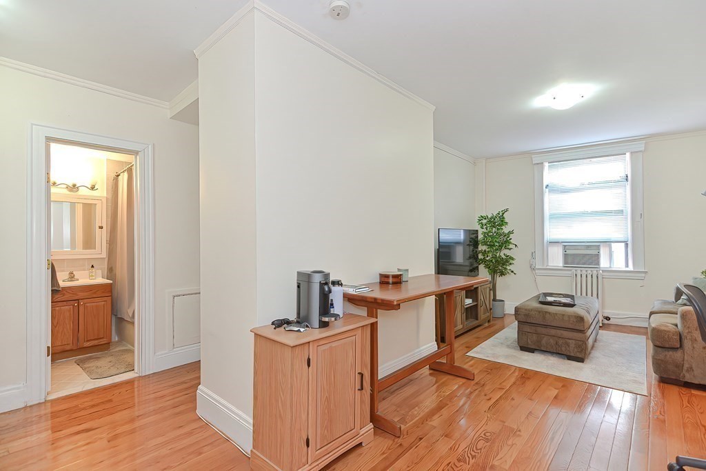 1 bed, 1 bath apartment for rent at 21 Beacon Unit 8C, Beacon Hill — photo 3 of 17