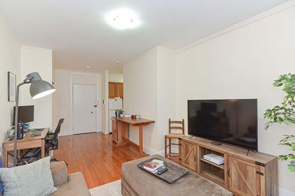 1 bed, 1 bath apartment for rent at 21 Beacon Unit 8C, Beacon Hill — photo 4 of 17