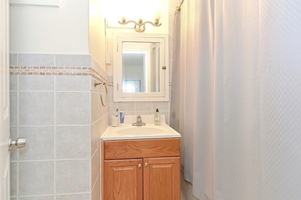 1 bed, 1 bath apartment for rent at 21 Beacon Unit 8C, Beacon Hill — photo 11 of 17