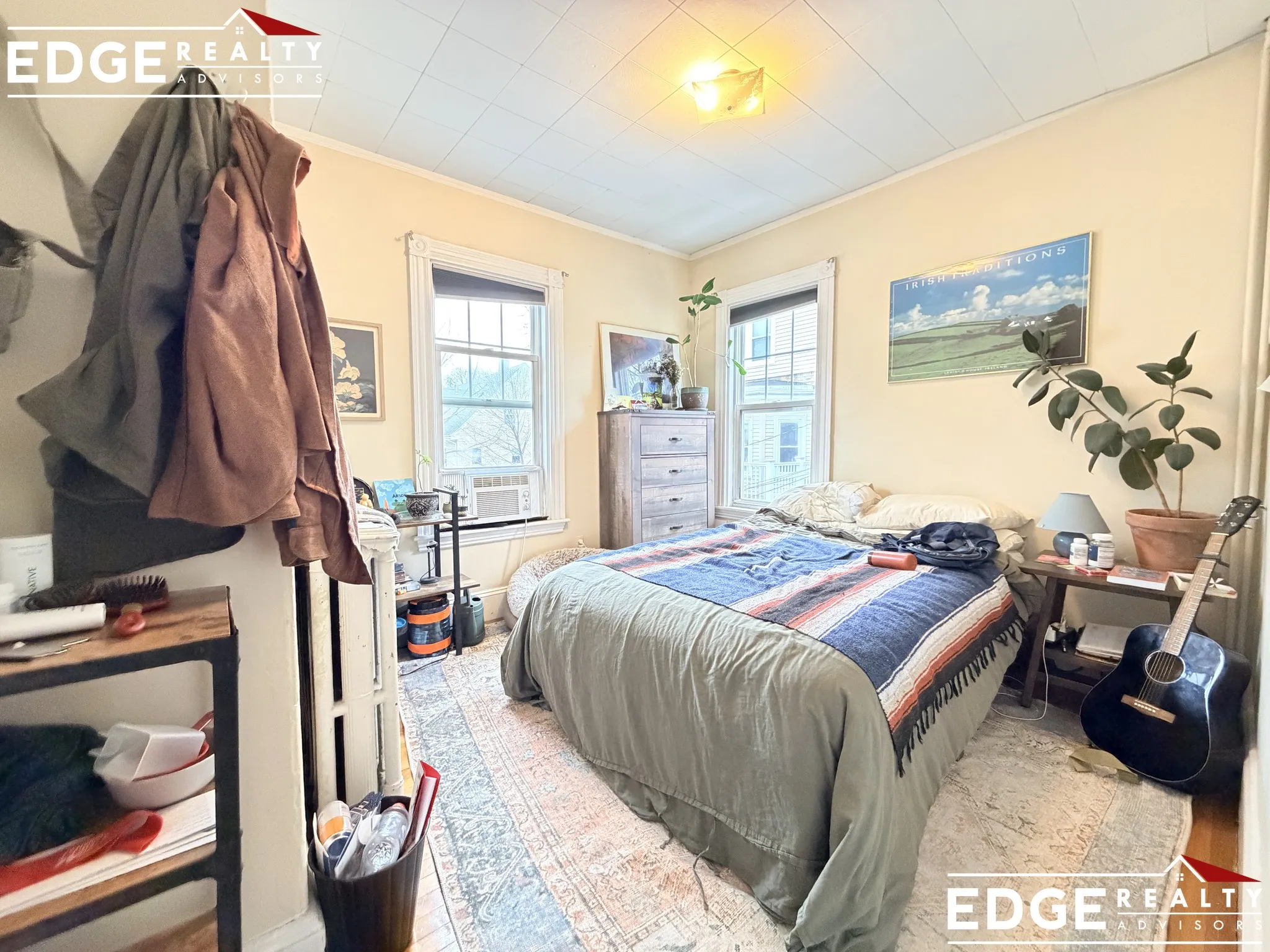 5 bed, 3 bath apartment for rent at 21 Bennett St Unit 1, Oak Square — photo 4 of 12