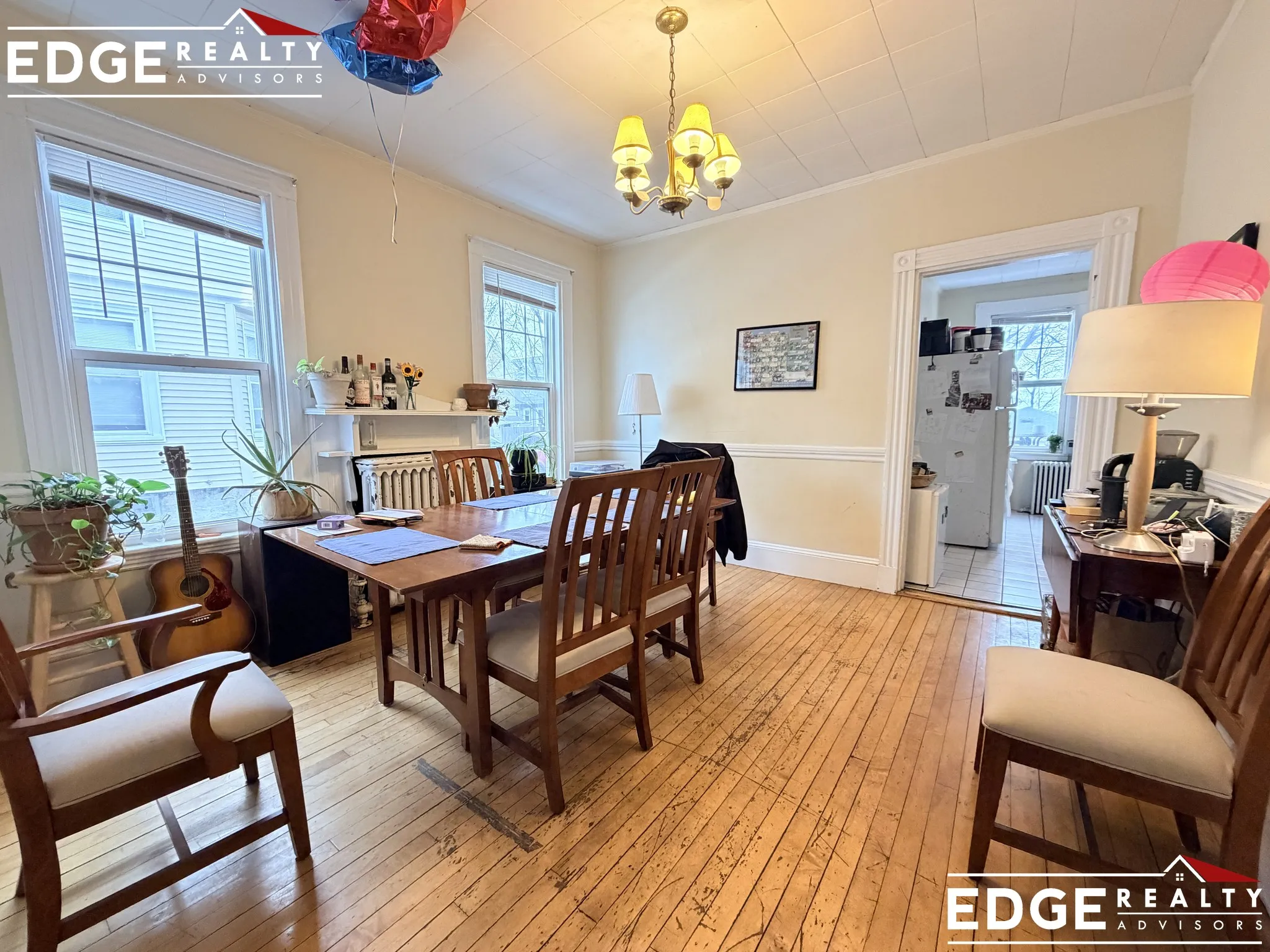 5 bed, 3 bath apartment for rent at 21 Bennett St Unit 1, Oak Square — photo 2 of 12