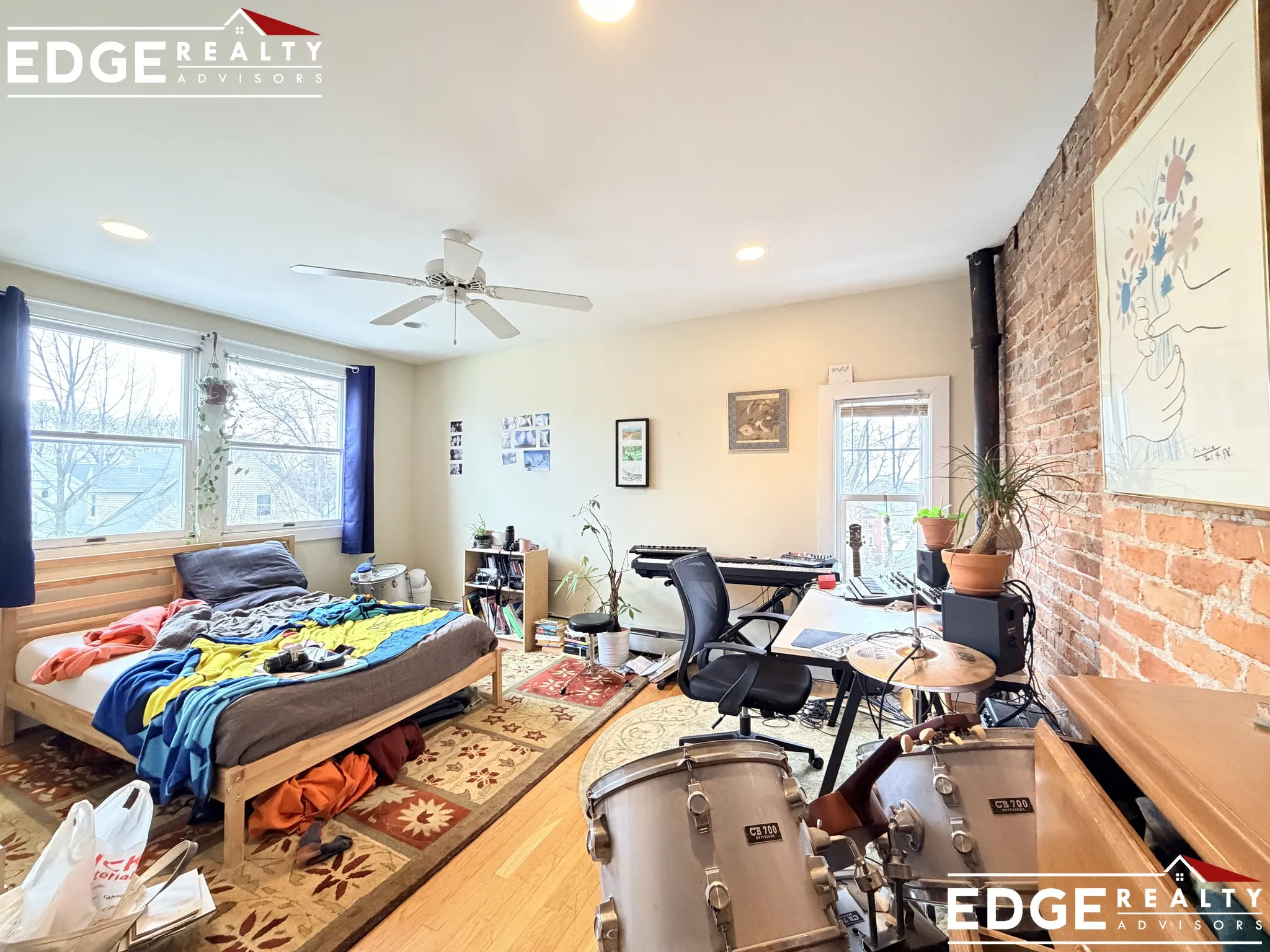 5 bed, 3 bath apartment for rent at 21 Bennett St Unit 1, Oak Square — photo 9 of 12