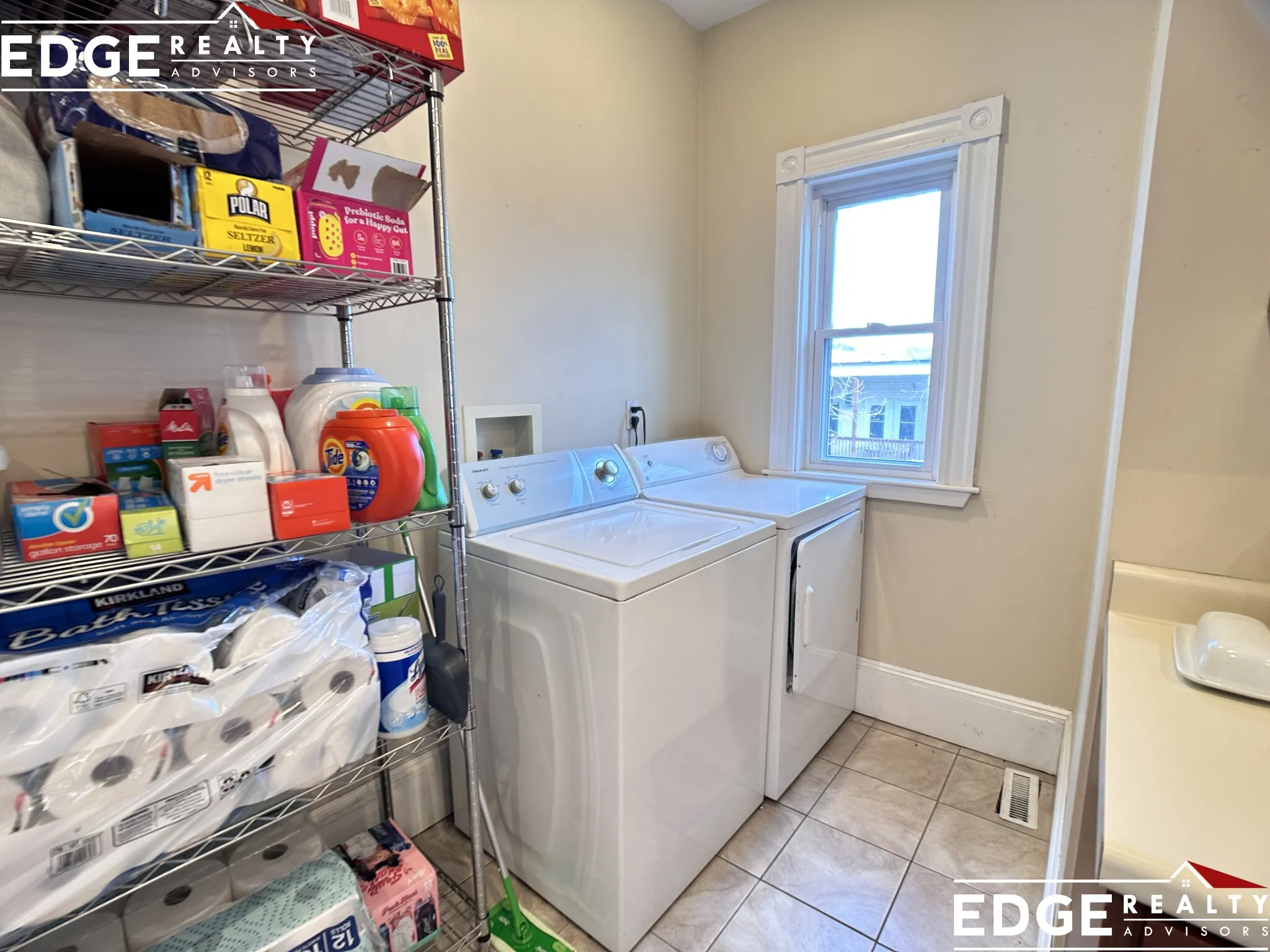 4 bed, 2 bath apartment for rent at 21 Bennett St Unit 2, Oak Square — photo 5 of 10