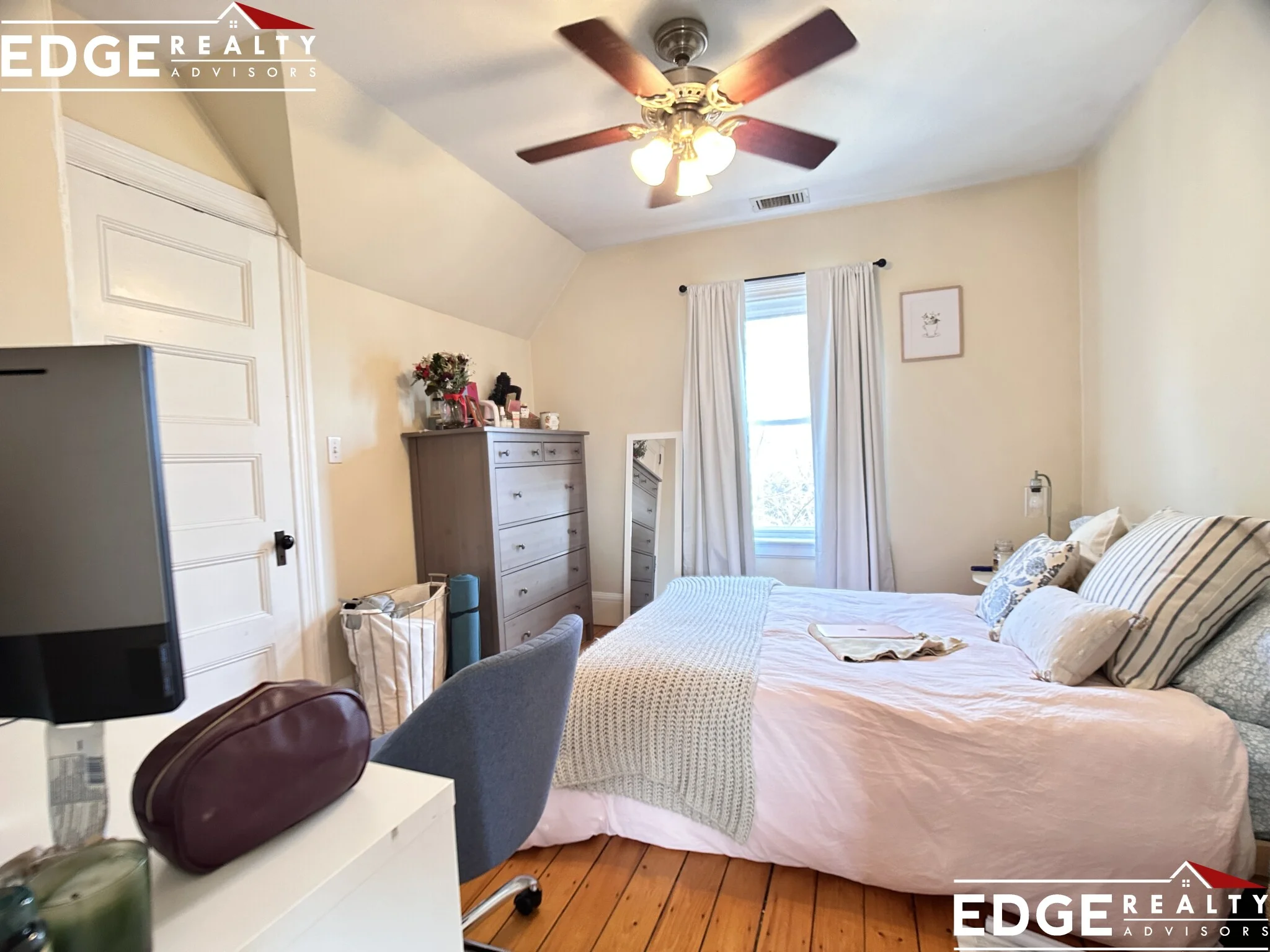 4 bed, 2 bath apartment for rent at 21 Bennett St Unit 2, Oak Square — photo 9 of 10