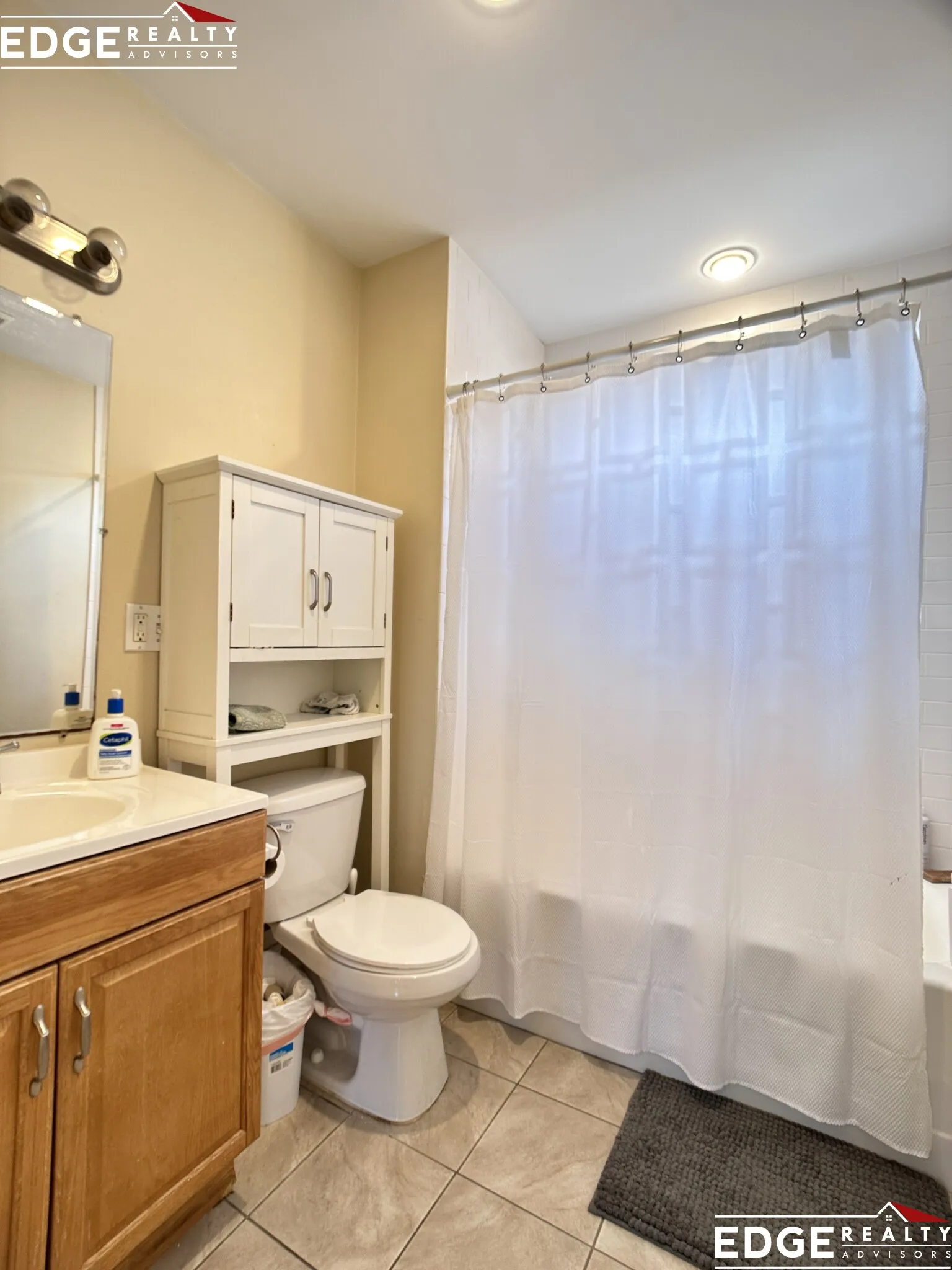 4 bed, 2 bath apartment for rent at 21 Bennett St Unit 2, Oak Square — photo 6 of 10