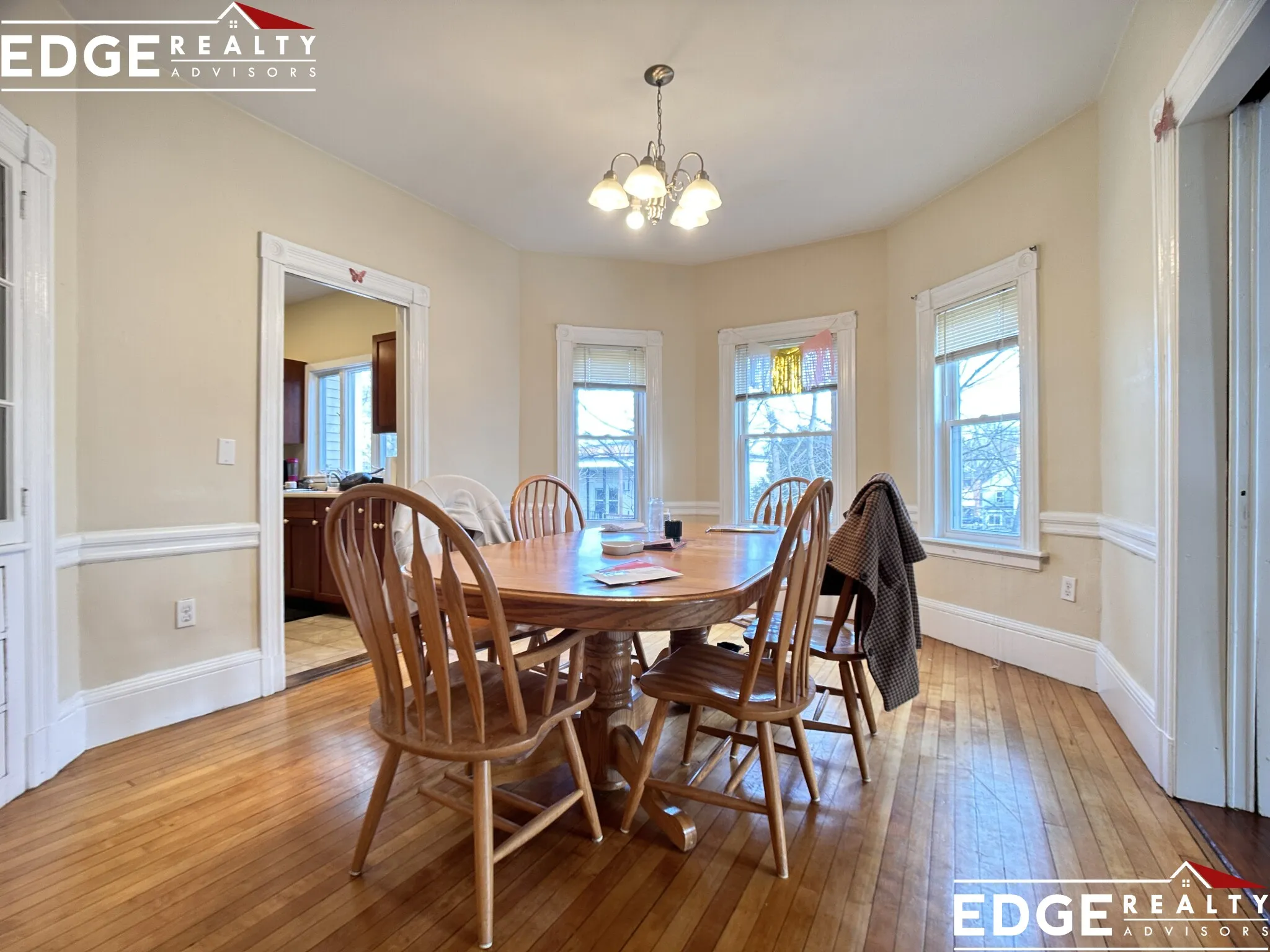 4 bed, 2 bath apartment for rent at 21 Bennett St Unit 2, Oak Square — photo 3 of 10