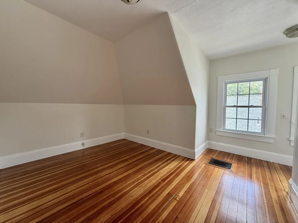 5 bed, 2 bath apartment for rent at 21 Bentley St Unit -, Brighton — photo 10 of 17