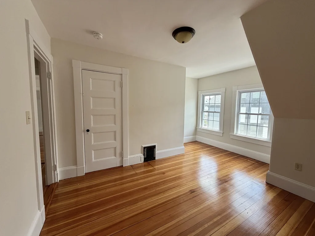 5 bed, 2 bath apartment for rent at 21 Bentley St Unit -, Brighton — photo 6 of 17