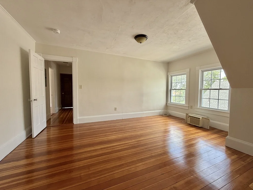 5 bed, 2 bath apartment for rent at 21 Bentley St Unit -, Brighton — photo 5 of 17