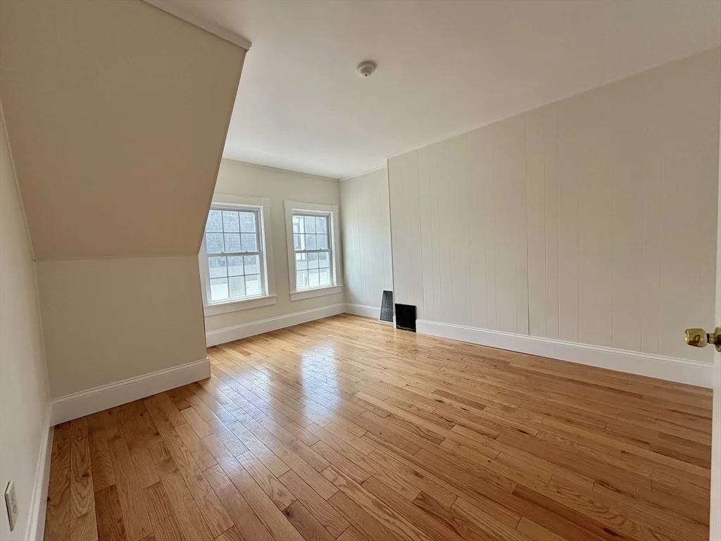 5 bed, 2 bath apartment for rent at 21 Bentley St Unit -, Brighton — photo 8 of 17