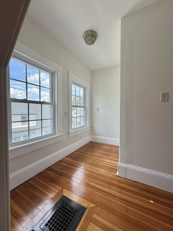 5 bed, 2 bath apartment for rent at 21 Bentley St Unit -, Brighton — photo 11 of 17
