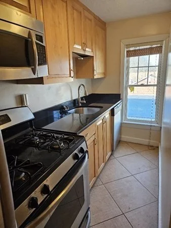 2 bed, 1 bath apartment for rent at 21 Bird St Unit 3, Foxboro — photo 2 of 4