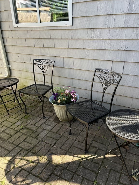 2 bed, 1 bath apartment for rent at 21 Blaney St Unit 1, Swampscott — photo 21 of 24
