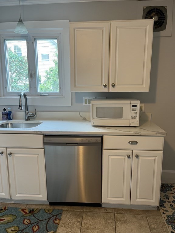 2 bed, 1 bath apartment for rent at 21 Blaney St Unit 1, Swampscott — photo 12 of 24