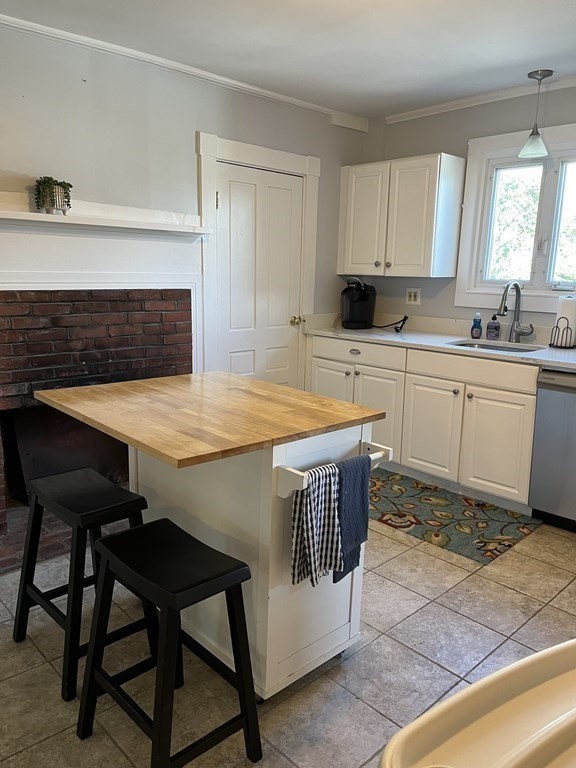 2 bed, 1 bath apartment for rent at 21 Blaney St Unit 1, Swampscott — photo 7 of 24