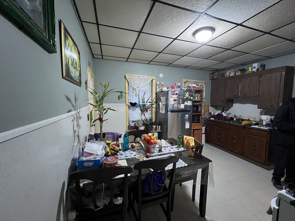 3 bed, 1 bath apartment for rent at 21 Bloomingdale St Unit 2, Chelsea — photo 3 of 10