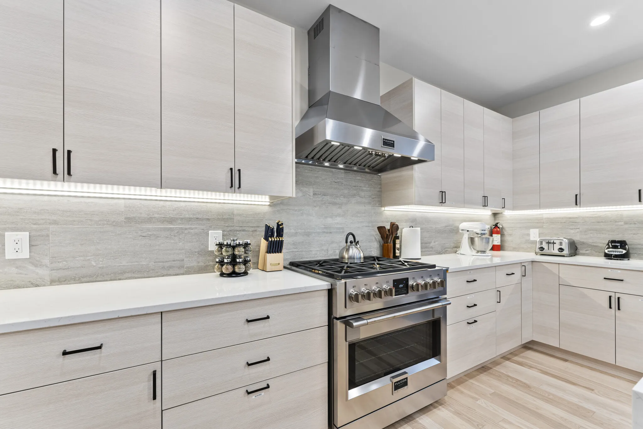 6 bed, 5.5 bath apartment for rent at 21 Bolton St Unit 1, South Side — photo 1 of 35