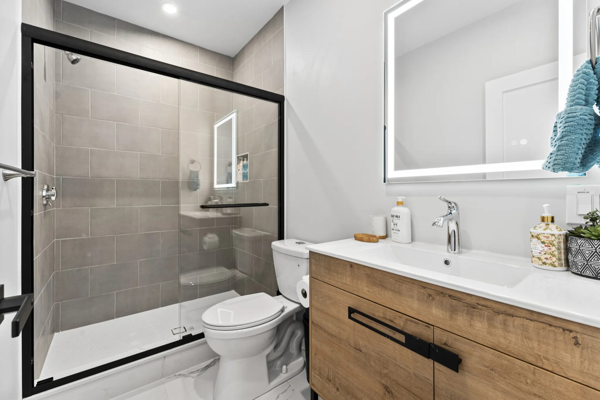 6 bed, 5.5 bath apartment for rent at 21 Bolton St Unit 1, South Side — photo 32 of 35