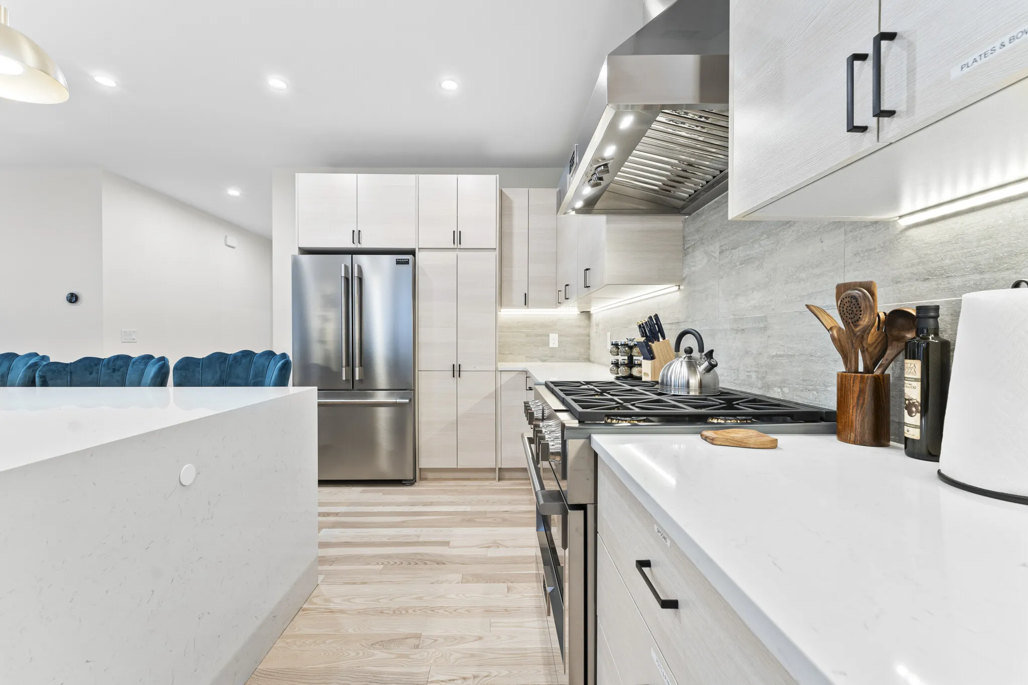 6 bed, 5.5 bath apartment for rent at 21 Bolton St Unit 1, South Side — photo 2 of 35