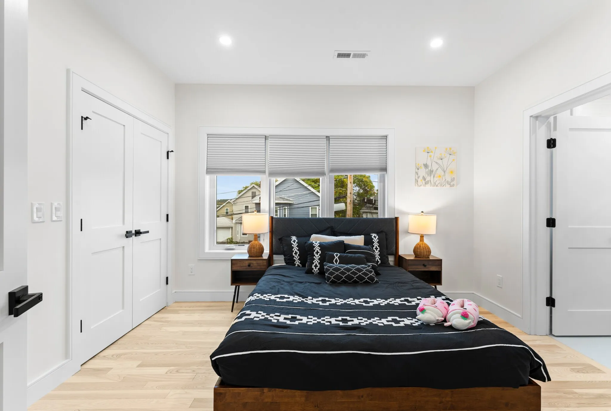 6 bed, 5.5 bath apartment for rent at 21 Bolton St Unit 1, South Side — photo 17 of 35