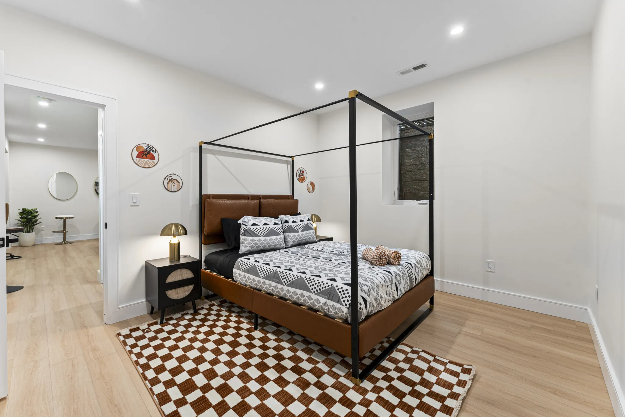 6 bed, 5.5 bath apartment for rent at 21 Bolton St Unit 1, South Side — photo 9 of 35