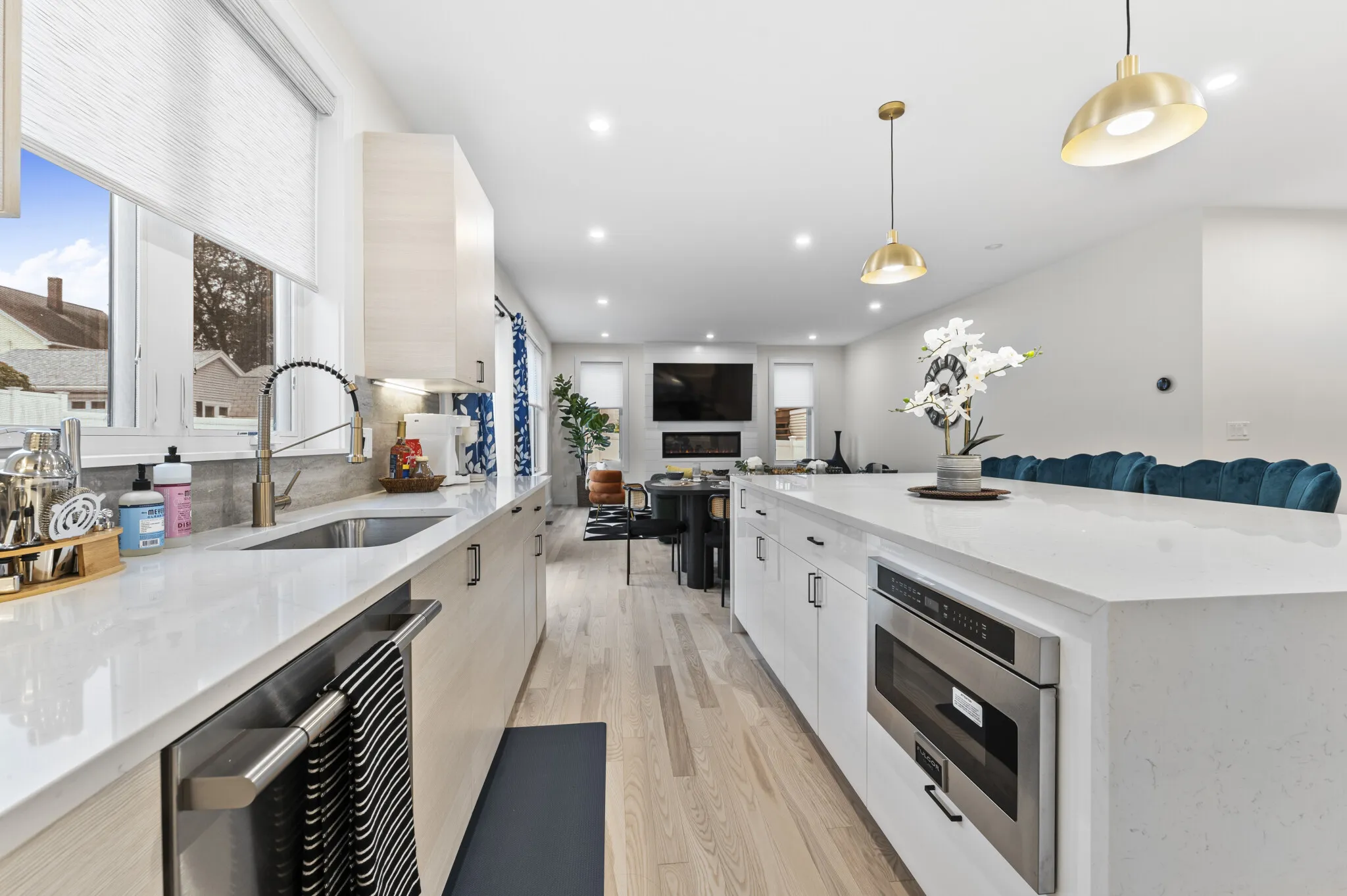 6 bed, 5.5 bath apartment for rent at 21 Bolton St Unit 1, South Side — photo 3 of 35