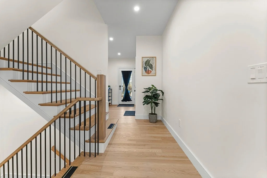 6 bed, 4+ bath apartment for rent at 21 Bolton St Unit 2, Waltham — photo 30 of 38