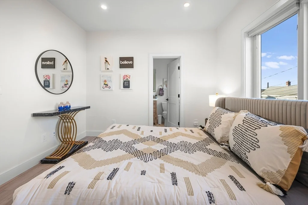 6 bed, 4+ bath apartment for rent at 21 Bolton St Unit 2, Waltham — photo 15 of 38