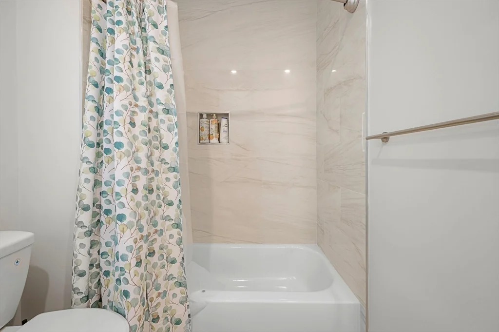 6 bed, 4+ bath apartment for rent at 21 Bolton St Unit 2, Waltham — photo 35 of 38