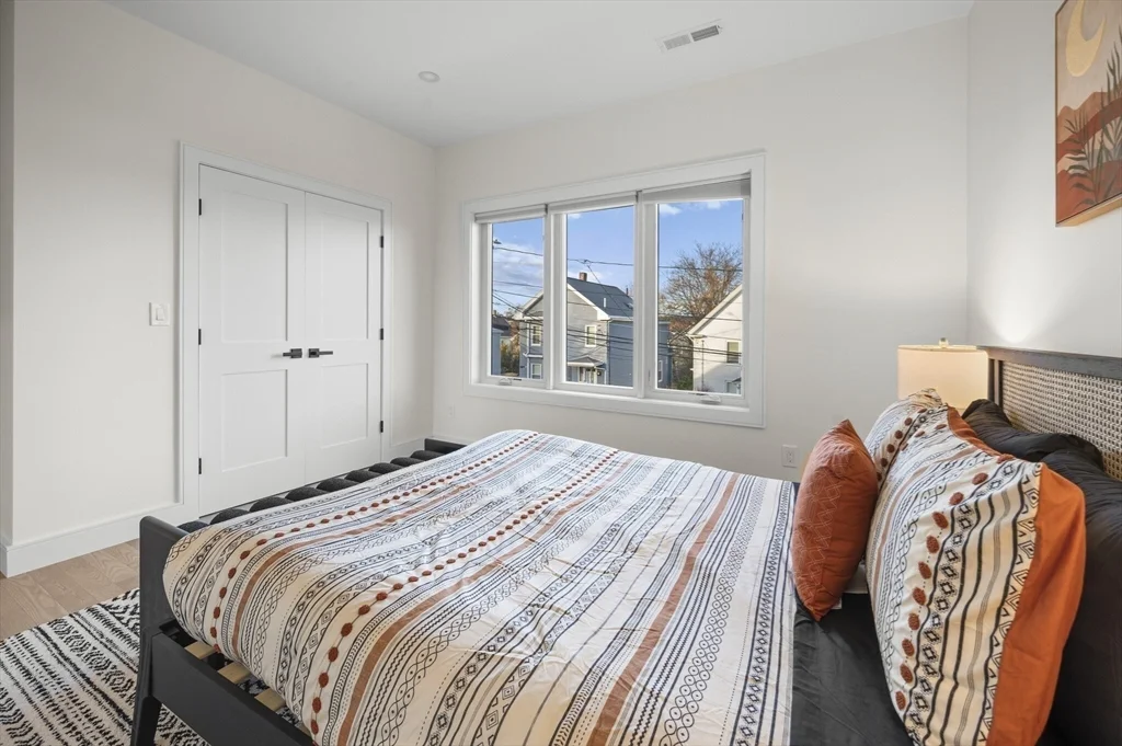 6 bed, 4+ bath apartment for rent at 21 Bolton St Unit 2, Waltham — photo 11 of 38