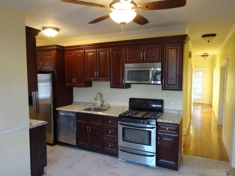 3 bed, 1 bath apartment for rent at 21 Bothwell Rd Unit 1, Oak Square — photo 1 of 4