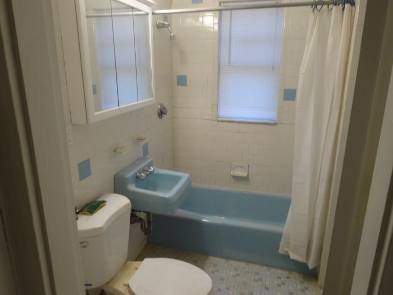 3 bed, 1 bath apartment for rent at 21 Bothwell Rd Unit 2, Oak Square — photo 4 of 5