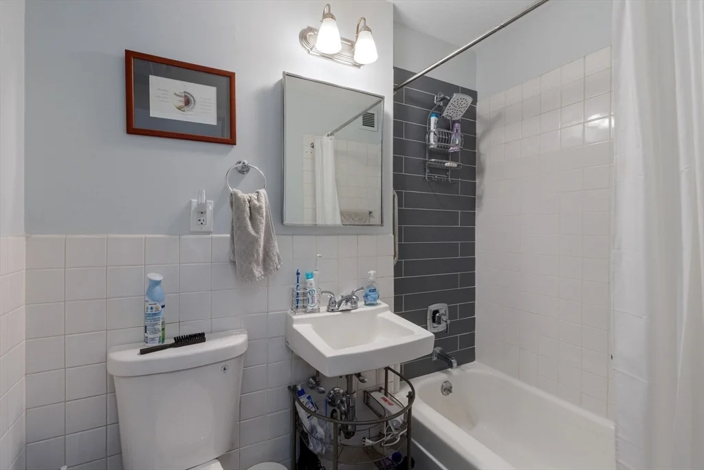 1 bed, 1 bath apartment for rent at 21 Bowdoin St Unit 2B, Beacon Hill — photo 8 of 10