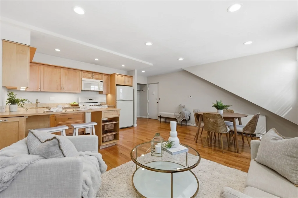 1 bed, 1 bath apartment for rent at 21 Bowdoin St Unit 5C, Beacon Hill