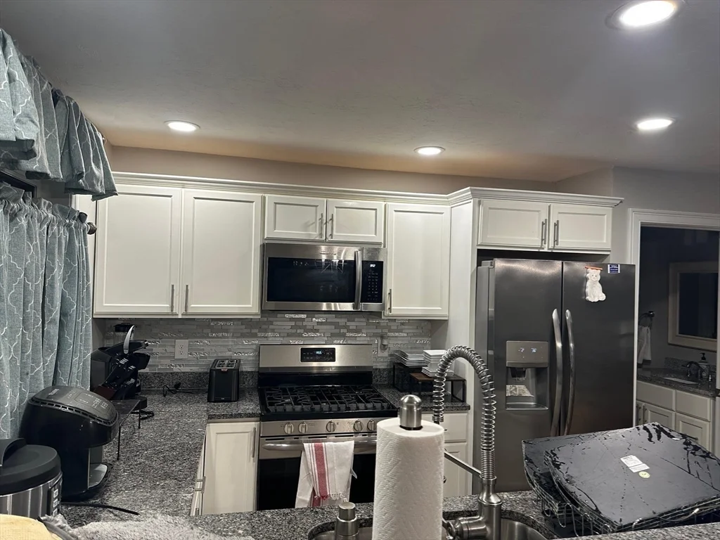 3 bed, 2 bath apartment for rent at 21 Burncoat Heights Unit 0, Burncoat — photo 25 of 36