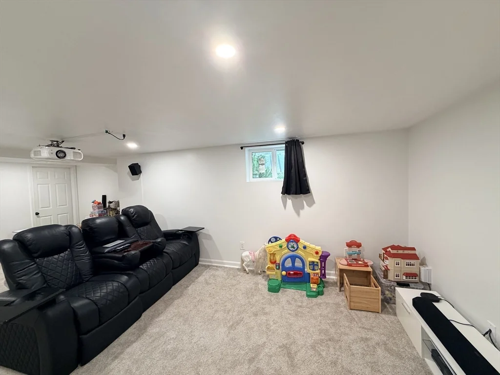 3 bed, 2 bath apartment for rent at 21 Bypass Rd, Lincoln — photo 27 of 42