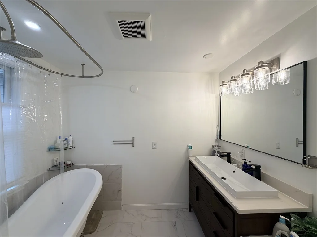3 bed, 2 bath apartment for rent at 21 Bypass Rd, Lincoln — photo 14 of 42