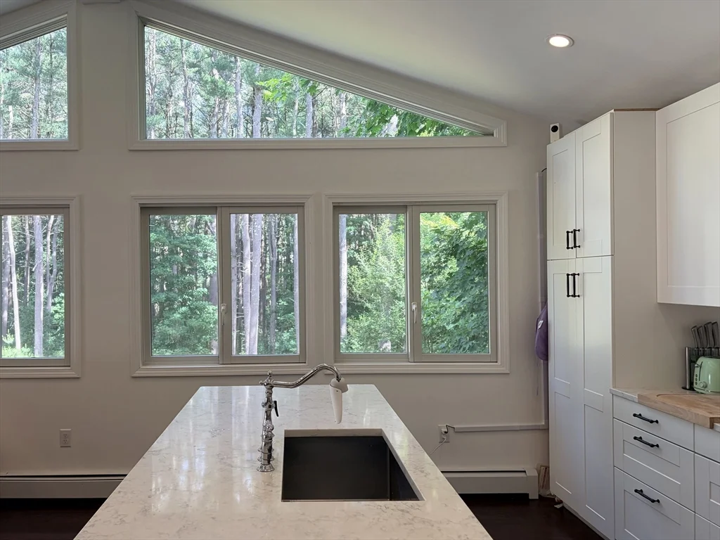 3 bed, 2 bath apartment for rent at 21 Bypass Rd, Lincoln — photo 2 of 42