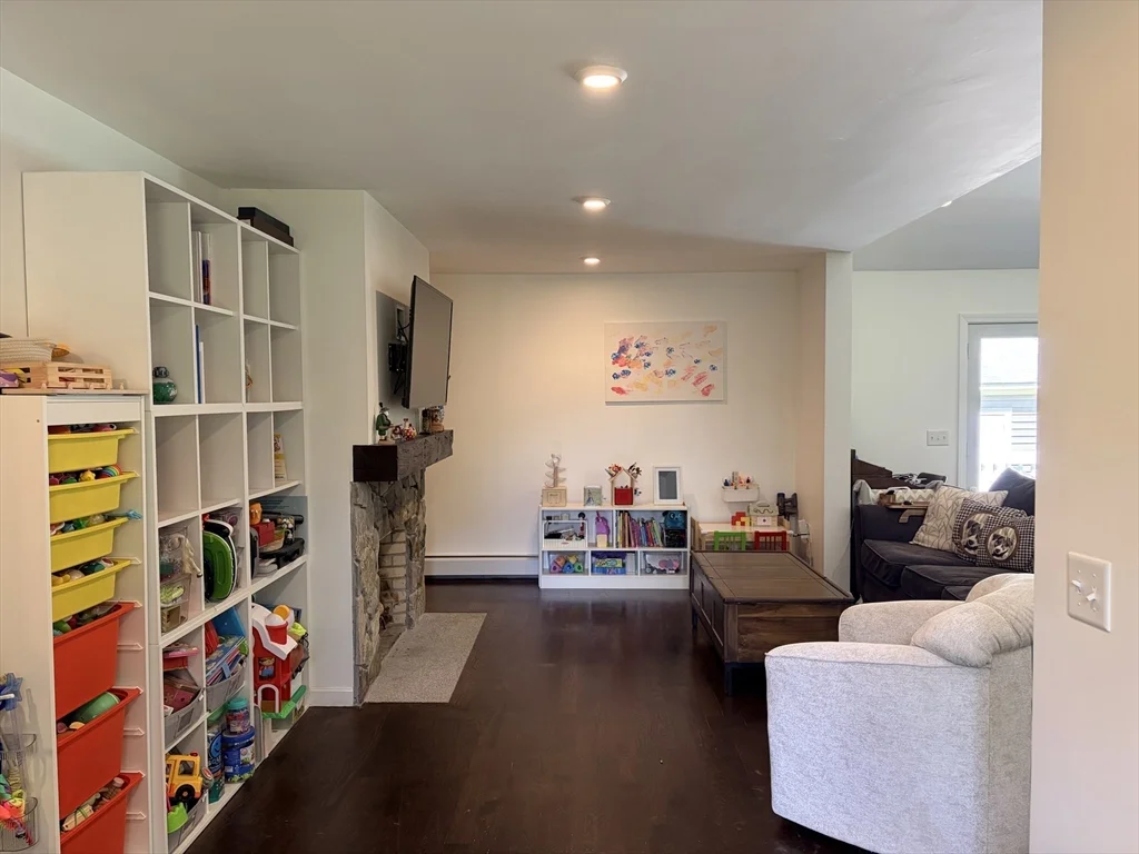 3 bed, 2 bath apartment for rent at 21 Bypass Rd, Lincoln — photo 9 of 42