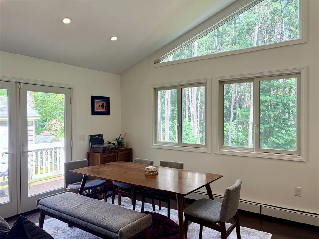 3 bed, 2 bath apartment for rent at 21 Bypass Rd, Lincoln — photo 1 of 42