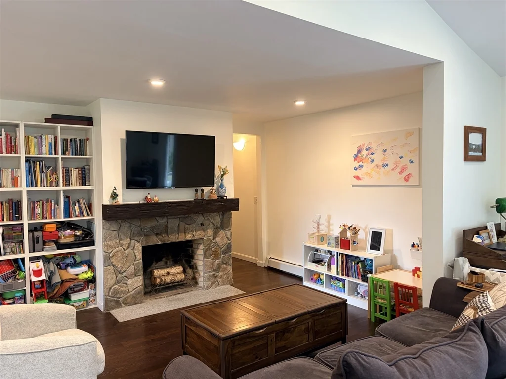 3 bed, 2 bath apartment for rent at 21 Bypass Rd, Lincoln — photo 8 of 42