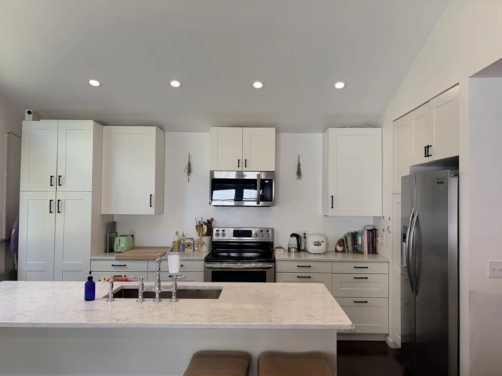 3 bed, 2 bath apartment for rent at 21 Bypass Rd, Lincoln — photo 6 of 42