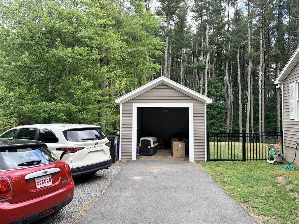 3 bed, 2 bath apartment for rent at 21 Bypass Rd, Lincoln — photo 39 of 42