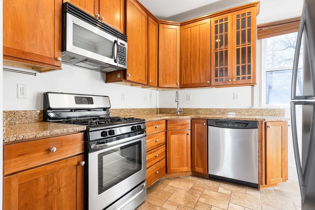 2 bed, 2 bath apartment for rent at 21 Cawfield St Unit A, Dorchester — photo 3 of 21