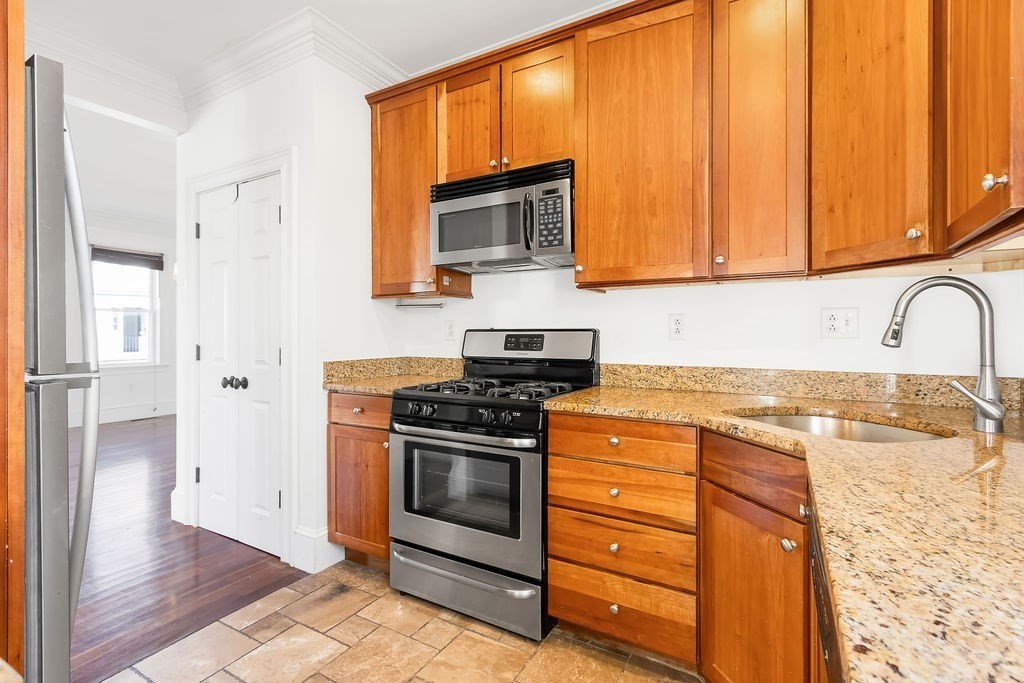 2 bed, 2 bath apartment for rent at 21 Cawfield St Unit A, Dorchester — photo 4 of 21