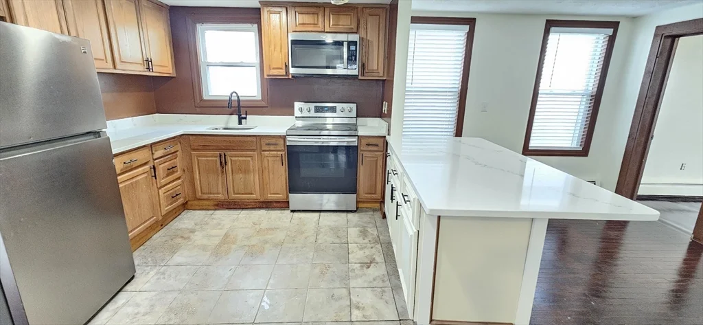2 bed, 1 bath apartment for rent at 21 Central St Unit 2, Whitman — photo 3 of 11